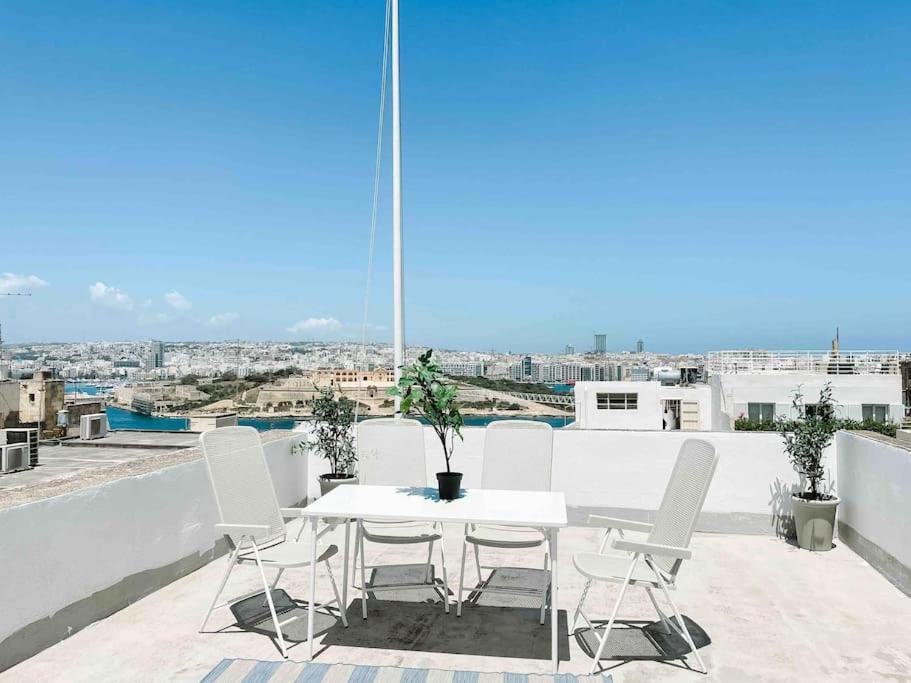 City Penthouse With Roof Terrace And Sea Views Valletta Exterior photo