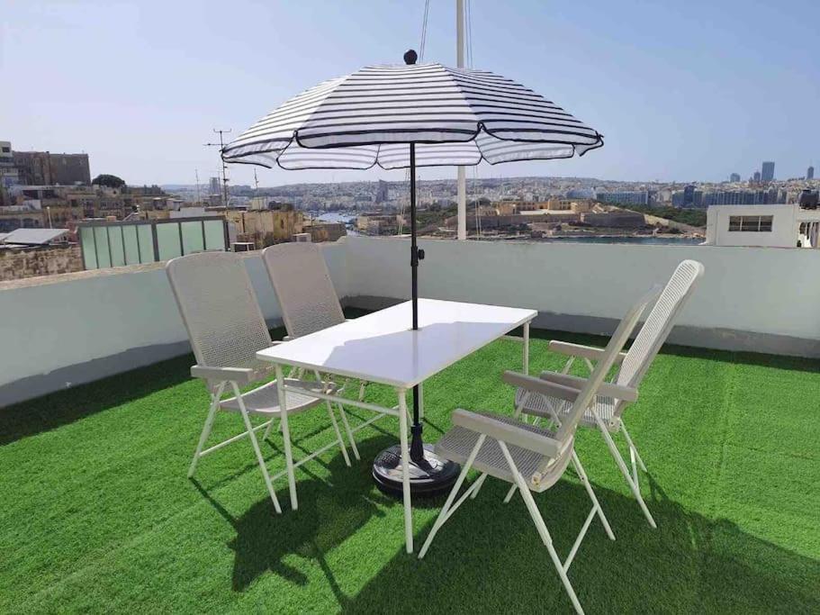 City Penthouse With Roof Terrace And Sea Views Valletta Exterior photo